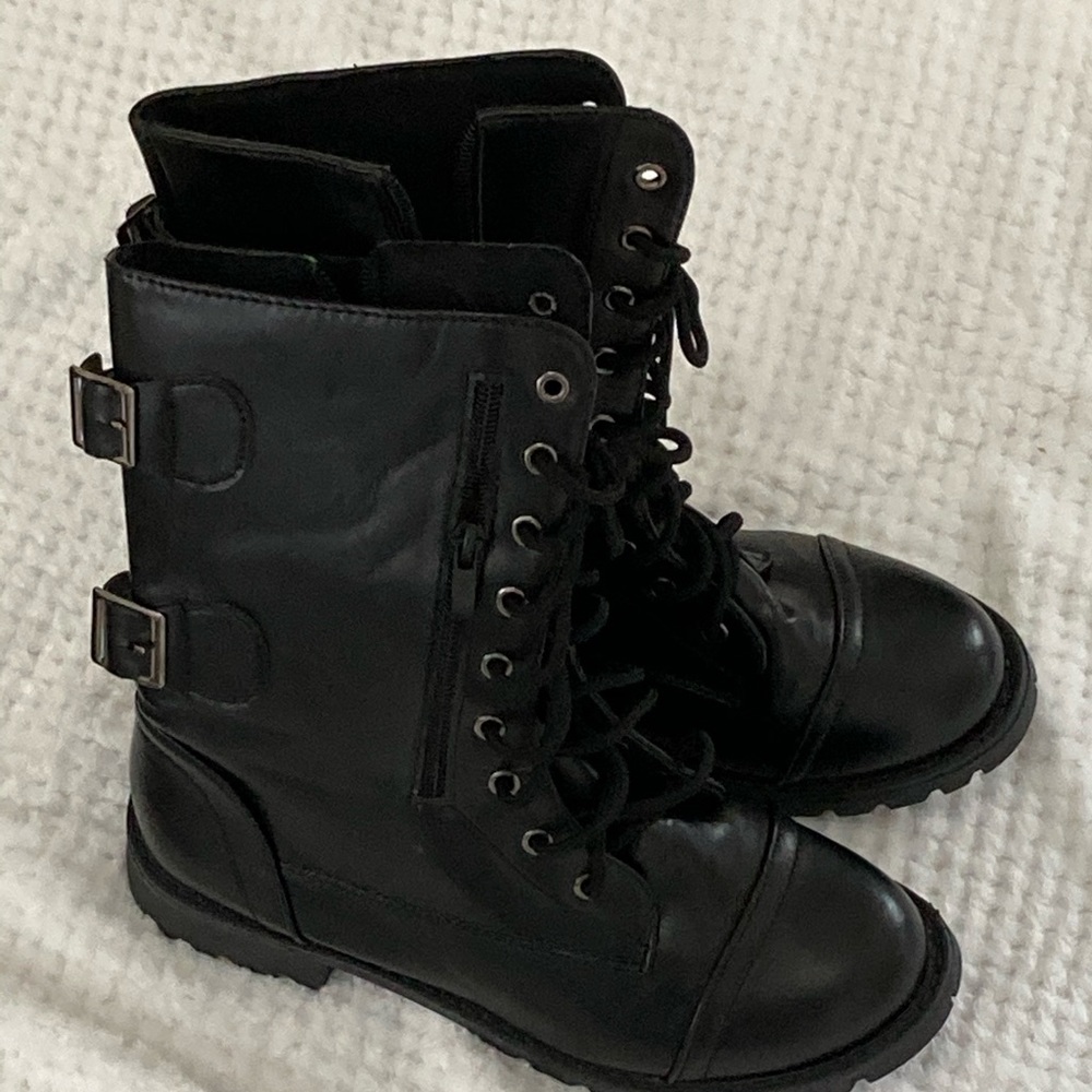 Combat boots